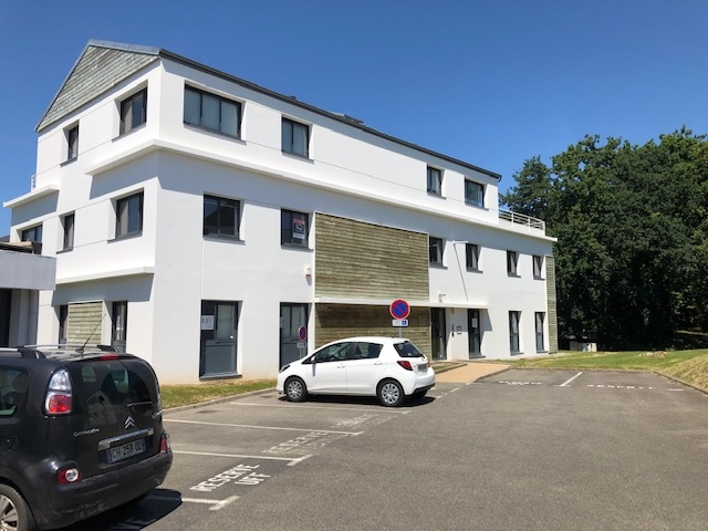 À LOUER plateau de bureaux de 125 m² Créac'h Gwen 29000 Quimper À LOUER plateau de bureaux de 125 m² Créac'h Gwen 29000 Quimper
