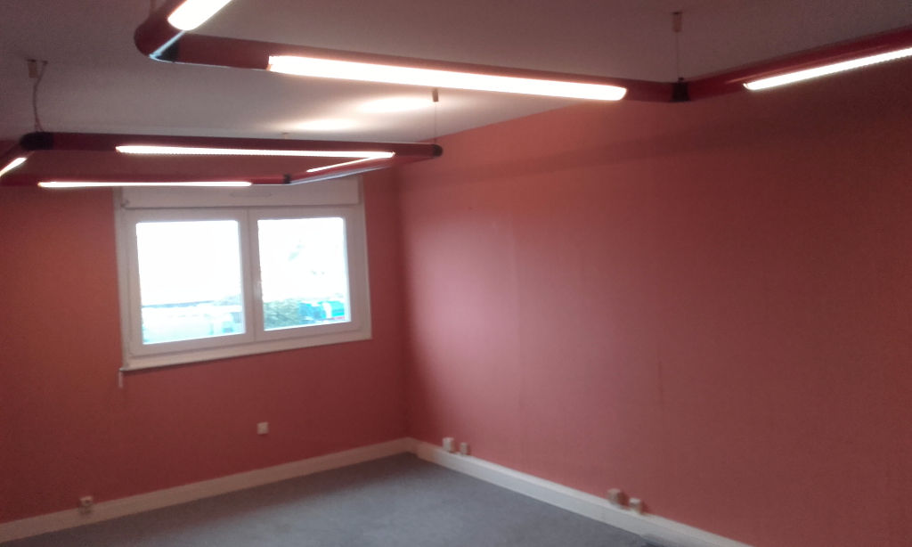 A LOUER à Quimper ,un plateau de 14 bureaux divisibles de 328 m 2 A LOUER à Quimper ,un plateau de 14 bureaux divisibles de 328 m 2