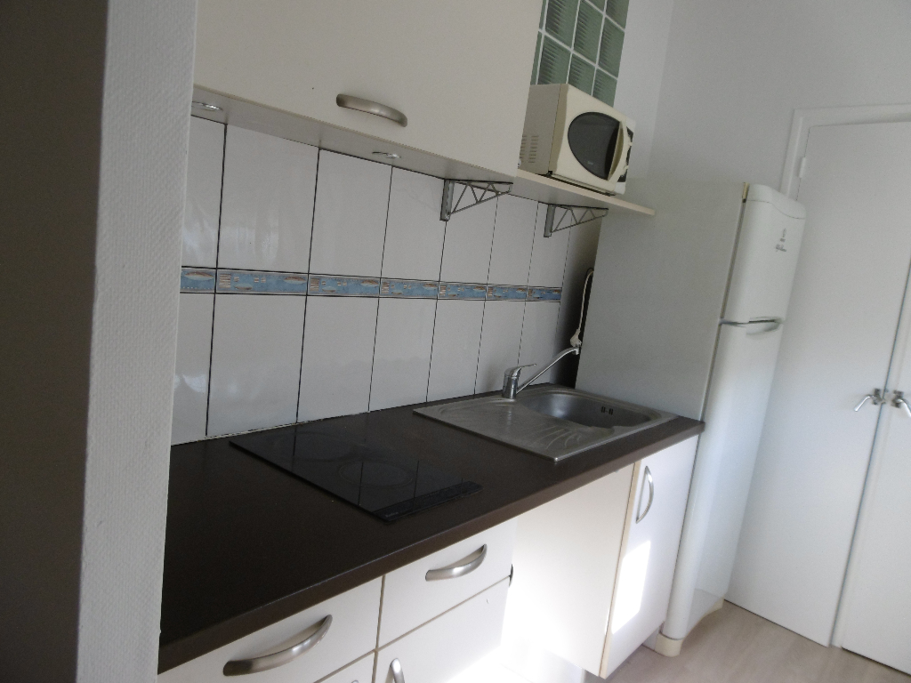A louer Pontivy Morbihan Bretagne appartement centre ville 2 pièces 43m2 1 chambre cuisine aménagée A louer Pontivy Morbihan Bretagne appartement centre ville 2 pièces 43m2 1 chambre cuisine aménagée