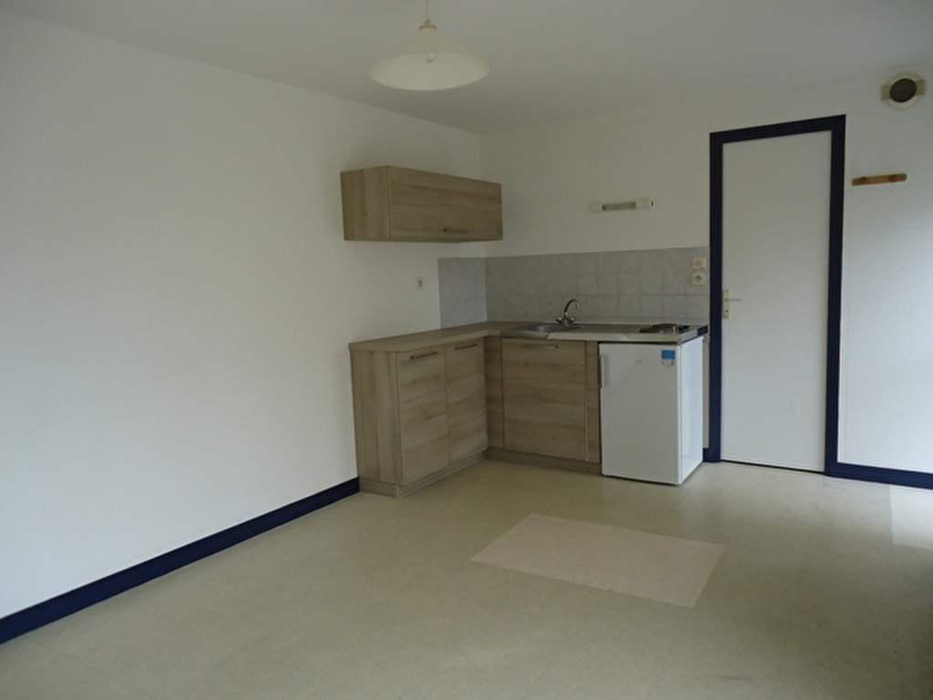 A louer à Pontivy Bretagne Morbihan studio avec cuisine équipée 20 m² A louer à Pontivy Bretagne Morbihan studio avec cuisine équipée 20 m²