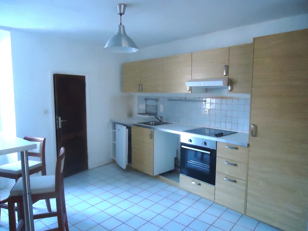 A louer Bretagne Morbihan Pontivy Appartement de Type 2 rénové en centre ville A louer Bretagne Morbihan Pontivy Appartement de Type 2 rénové en centre ville