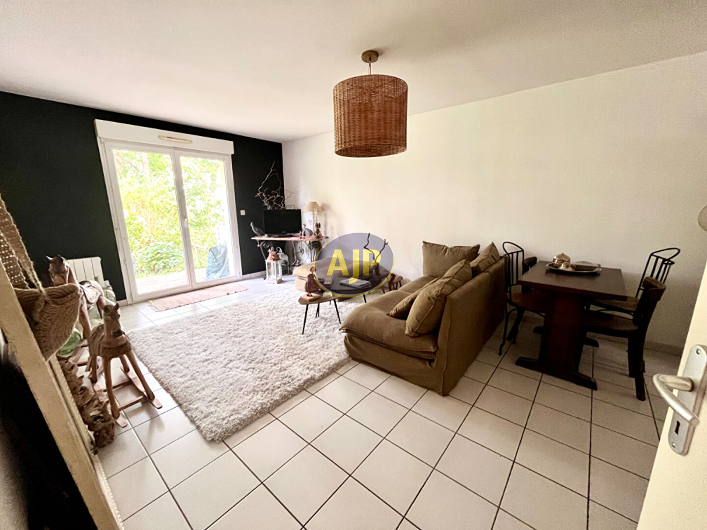 A TITRE D'INVESTISSEMENT A VENDRE PONTIVY BRETAGNE MORBIHAN APPARTEMENT T2 48,90 M² AVEC JARDINET ET PLACE DE PARKING PRIVATIVE DANS UNE RESIDENCE CALME ET SECURISEE PROCHE DU CENTRE VILLE DE PONTIVY. A TITRE D'INVESTISSEMENT A VENDRE PONTIVY BRETAGNE MORBIHAN APPARTEMENT T2 48,90 M² AVEC JARDINET ET PLACE DE PARKING PRIVATIVE DANS UNE RESIDENCE CALME ET SECURISEE PROCHE DU CENTRE VILLE DE PONTIVY.