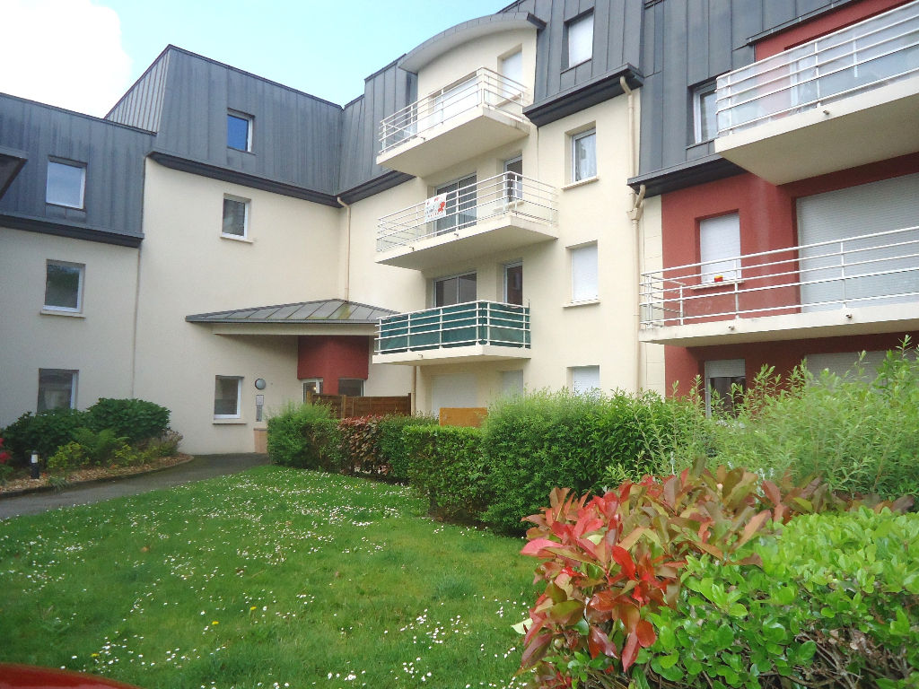 A VENDRE A PONTIVY BRETAGNE MORBIHAN APPARTEMENT 60 M² DE TYPE T3 AVEC DEUX CHAMBRES, A 5 MIN DU CENTRE VILLE DE PONTIVY DANS UNE RÉSIDENCE RÉCENTE CALME ET CONFORTABLE VOUS OFFRANT DE TRÈS BELLES PRESTATIONS. A VENDRE A PONTIVY BRETAGNE MORBIHAN APPARTEMENT 60 M² DE TYPE T3 AVEC DEUX CHAMBRES, A 5 MIN DU CENTRE VILLE DE PONTIVY DANS UNE RÉSIDENCE RÉCENTE CALME ET CONFORTABLE VOUS OFFRANT DE TRÈS BELLES PRESTATIONS.