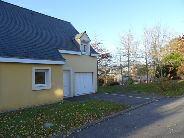 A VENDRE A PONTIVY BRETAGNE MORBIHAN UN PAVILLON DE TYPE T4 DE 82 M² AVEC 3 CHAMBRES GARAGE TERRASSE ET JARDINET DE 33 M². A VENDRE A PONTIVY BRETAGNE MORBIHAN UN PAVILLON DE TYPE T4 DE 82 M² AVEC 3 CHAMBRES GARAGE TERRASSE ET JARDINET DE 33 M².