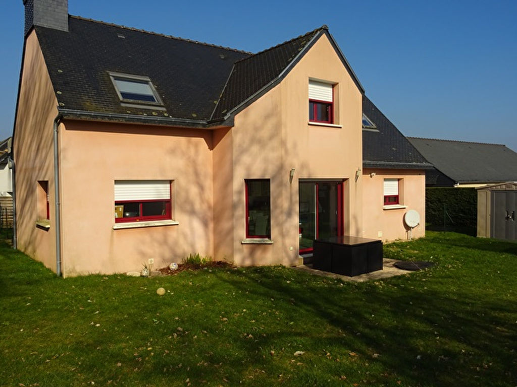 A VENDRE A PLUMELIAU BRETAGNE MORBIHAN UNE MAISON 4 PIÈCES AVEC 3 CHAMBRES, PROCHE DES COMMERCES ET ECOLES, JARDIN 890 M² AVEC UN GARAGE. A VENDRE A PLUMELIAU BRETAGNE MORBIHAN UNE MAISON 4 PIÈCES AVEC 3 CHAMBRES, PROCHE DES COMMERCES ET ECOLES, JARDIN 890 M² AVEC UN GARAGE.
