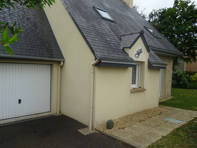 A VENDRE A PONTIVY BRETAGNE MORBIHAN MAISON DE TYPE T5 101 M² AVEC 4 CHAMBRES DON UNE EN RDC, UN GARAGE, JARDIN 402 M². A VENDRE A PONTIVY BRETAGNE MORBIHAN MAISON DE TYPE T5 101 M² AVEC 4 CHAMBRES DON UNE EN RDC, UN GARAGE, JARDIN 402 M².