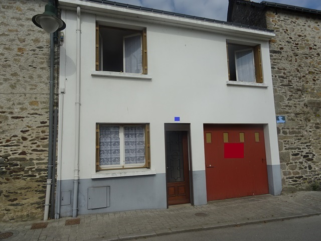 A VENDRE A NOYAL-PONTIVY BRETAGNE MORBIHAN MAISON 52 M2 AVEC 2 CHAMBRES, UNE DEPENDANCE A USAGE D'ABRI DE JARDIN, UN JARDIN CLOS DE 310 M² AVEC COIN PELOUSE ET UN GARAGE. A VENDRE A NOYAL-PONTIVY BRETAGNE MORBIHAN MAISON 52 M2 AVEC 2 CHAMBRES, UNE DEPENDANCE A USAGE D'ABRI DE JARDIN, UN JARDIN CLOS DE 310 M² AVEC COIN PELOUSE ET UN GARAGE.
