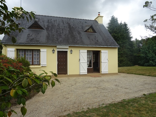 A VENDRE A BUBRY BRETAGNE MORBIHAN MAISON 110 M2 AVEC 3 CHAMBRES, UNE DEPENDANCE A USAGE D'ABRI DE JARDIN, UN PARC DE 4359 M² AVEC PELOUSE. A VENDRE A BUBRY BRETAGNE MORBIHAN MAISON 110 M2 AVEC 3 CHAMBRES, UNE DEPENDANCE A USAGE D'ABRI DE JARDIN, UN PARC DE 4359 M² AVEC PELOUSE.
