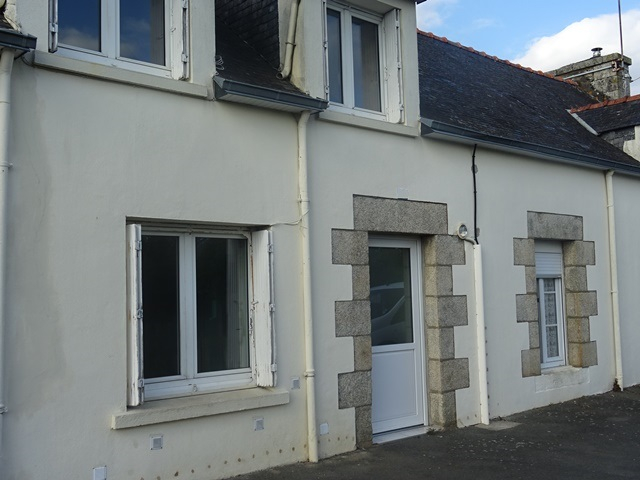 A VENDRE A NOYAL-PONTIVY BRETAGNE MORBIHAN MAISON 70 M2 AVEC 2 CHAMBRES, DEUX GARAGES, UN JARDIN CLOS DE 231 M², TERRAIN CONSTRUCTIBLE 732 M². A VENDRE A NOYAL-PONTIVY BRETAGNE MORBIHAN MAISON 70 M2 AVEC 2 CHAMBRES, DEUX GARAGES, UN JARDIN CLOS DE 231 M², TERRAIN CONSTRUCTIBLE 732 M².