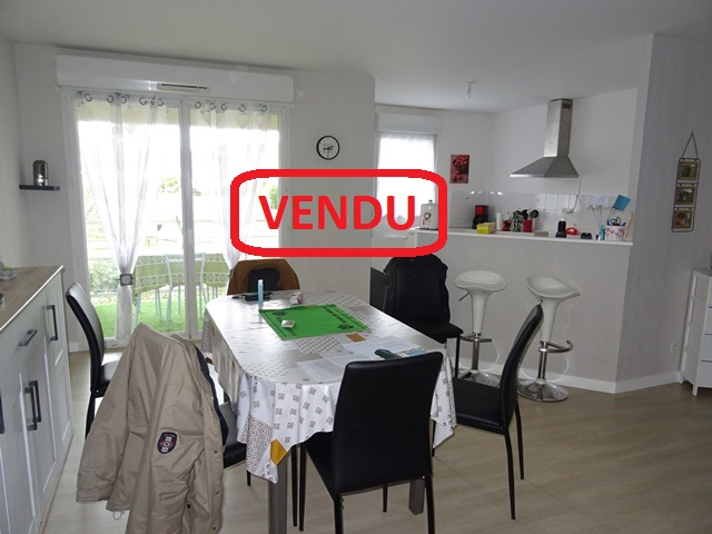 A VENDRE A PONTIVY POUR INVESTISSEUR LOCATAIRE EN PLACE, DANS UNE RÉSIDENCE DE 2007, UN APPARTEMENT DE TYPE T3 DE 71 M² AU REZ-DE-CHAUSSEE, AVEC 2 CHAMBRES, UNE PLACE DE PARKING, UNE CAVE, UN BALCON. A VENDRE A PONTIVY POUR INVESTISSEUR LOCATAIRE EN PLACE, DANS UNE RÉSIDENCE DE 2007, UN APPARTEMENT DE TYPE T3 DE 71 M² AU REZ-DE-CHAUSSEE, AVEC 2 CHAMBRES, UNE PLACE DE PARKING, UNE CAVE, UN BALCON.