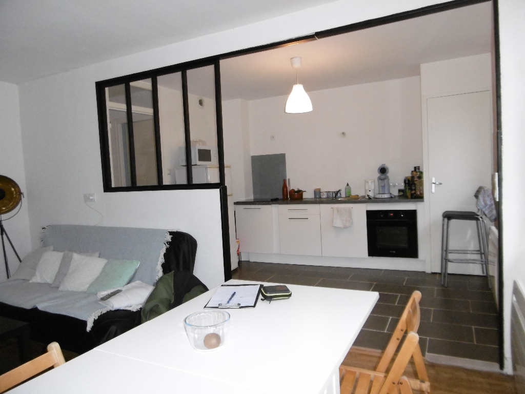 A louer Bretagne Morbihan Pontivy appartement de type 2 entièrement meublé en plein centre ville A louer Bretagne Morbihan Pontivy appartement de type 2 entièrement meublé en plein centre ville