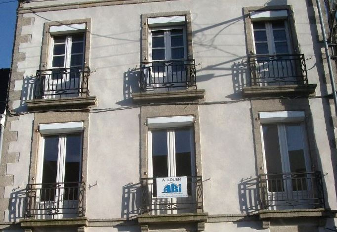 A VENDRE A PONTIVY BRETAGNE MORBIHAN DANS UNE RÉSIDENCE SECURISÉE SITUÉE HYPER CENTRE UN APPARTEMENT DE TYPE STUDIO DE 31 M2 AU 2ème ÉTAGE, UNE CAVE, POUR INVESTISSEUR, LOCATAIRE EN PLACE. A VENDRE A PONTIVY BRETAGNE MORBIHAN DANS UNE RÉSIDENCE SECURISÉE SITUÉE HYPER CENTRE UN APPARTEMENT DE TYPE STUDIO DE 31 M2 AU 2ème ÉTAGE, UNE CAVE, POUR INVESTISSEUR, LOCATAIRE EN PLACE.