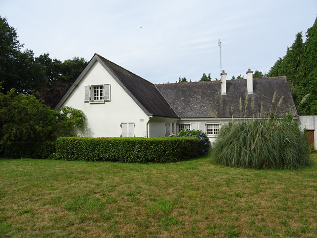 A VENDRE A PONTIVY BRETAGNE MORBIHAN MAISON 6 PIECES DE PLAIN PIED 136 M² AVEC 5 CHAMBRES, UN JARDIN DE 13960 M², UN GARAGE, UN CAR-PORT. A VENDRE A PONTIVY BRETAGNE MORBIHAN MAISON 6 PIECES DE PLAIN PIED 136 M² AVEC 5 CHAMBRES, UN JARDIN DE 13960 M², UN GARAGE, UN CAR-PORT.