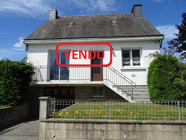 A VENDRE BRETAGNE MORBIHAN UNE MAISON DE TYPE T4 AVEC TROIS CHAMBRES DONT UNE CHAMBRE EN RDC, UN SOUS-SOL COMPLET AVEC UN GARAGE, UN JARDIN DE 956 M². A VENDRE BRETAGNE MORBIHAN UNE MAISON DE TYPE T4 AVEC TROIS CHAMBRES DONT UNE CHAMBRE EN RDC, UN SOUS-SOL COMPLET AVEC UN GARAGE, UN JARDIN DE 956 M².