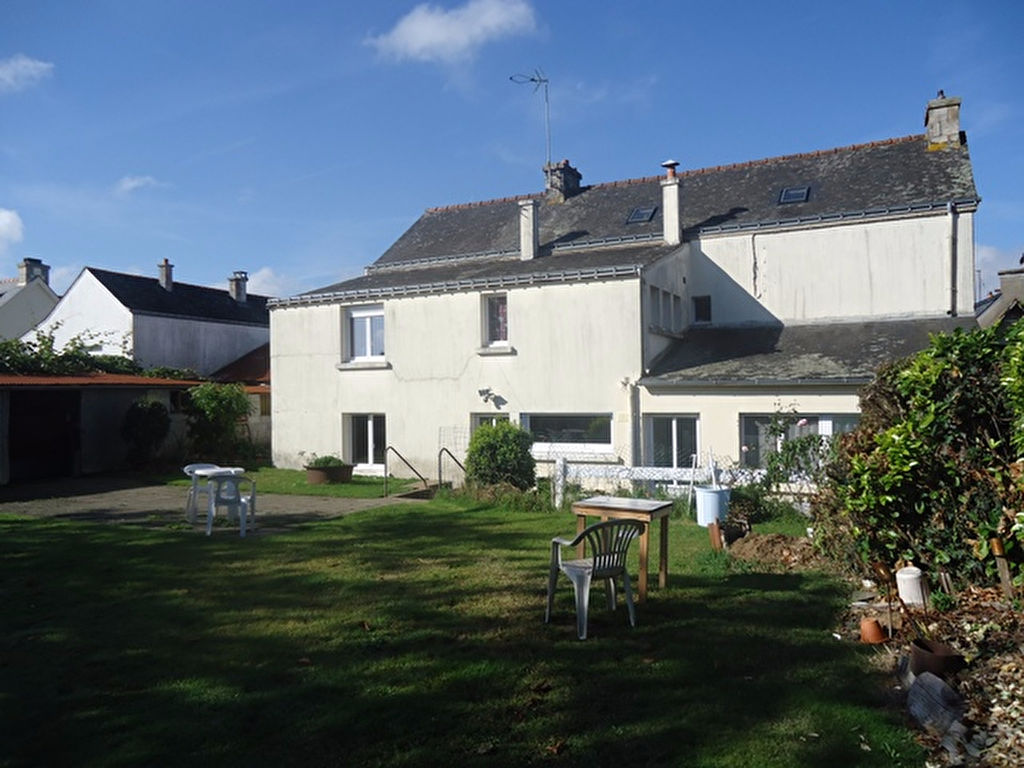 A VENDRE GUERN BRETAGNE MORBIHAN MAISON 191 M² AVEC 5 CHAMBRES, JARDIN CLOS AVEC PELOUSE ET TERRASSE, UN HANGAR. A VENDRE GUERN BRETAGNE MORBIHAN MAISON 191 M² AVEC 5 CHAMBRES, JARDIN CLOS AVEC PELOUSE ET TERRASSE, UN HANGAR.