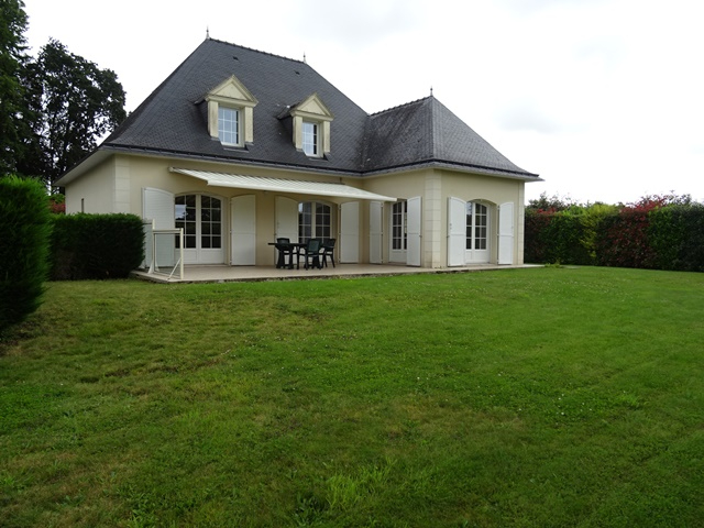 A louer Pontivy Bretagne Morbihan Maison T7 170m² 5 chambres avec terrain de 1065m2 A louer Pontivy Bretagne Morbihan Maison T7 170m² 5 chambres avec terrain de 1065m2