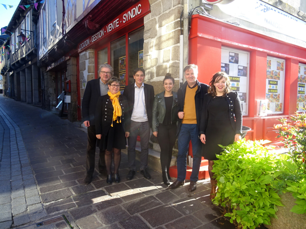 votre Agence de proximite Place Anne de Bretagne A Pontivy A votre écoute au 02.97.28.33.28. votre Agence de proximite Place Anne de Bretagne A Pontivy A votre écoute au 02.97.28.33.28.
