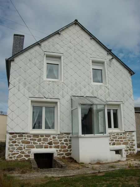 MAISON EN PIERRES PROCHE CENTRE VILLE