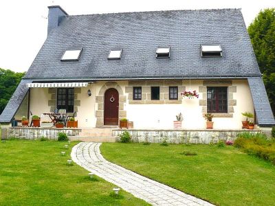 GRANDE MAISON + GRAND ATELIER DE 320 M2 au sol, SUR TERRAIN D'ENVIRON 13000 M2