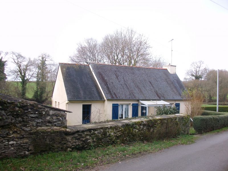 MAISON EN CAMPAGNE AVEC JARDIN AU CALME