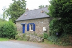 PETITE MAISON EN PIERRES AVEC JARDIN