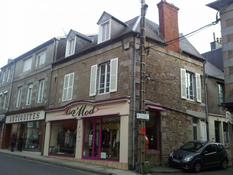 Immeuble Villedieu Les Poeles magasin et appartement Immeuble Villedieu Les Poeles magasin et appartement