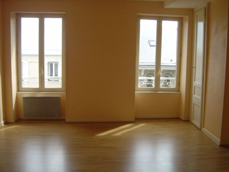 ACHAT/VENTE GRANVILLE CENTRE A 200 M DES COMMERCES ET DE LA MER APPARTEMENT COMPRENANT 2 CHAMBRES  CUISINE INDEPENDANTE CAVE