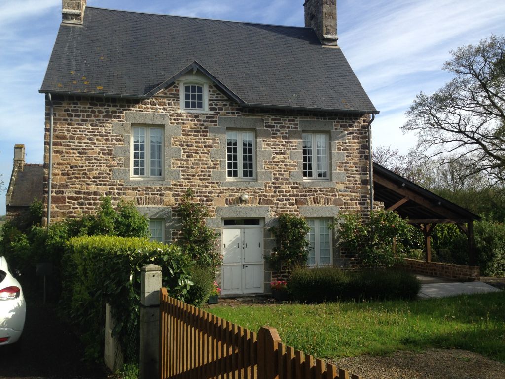 Entre Granville et Sartilly, maison de campagne en pierres