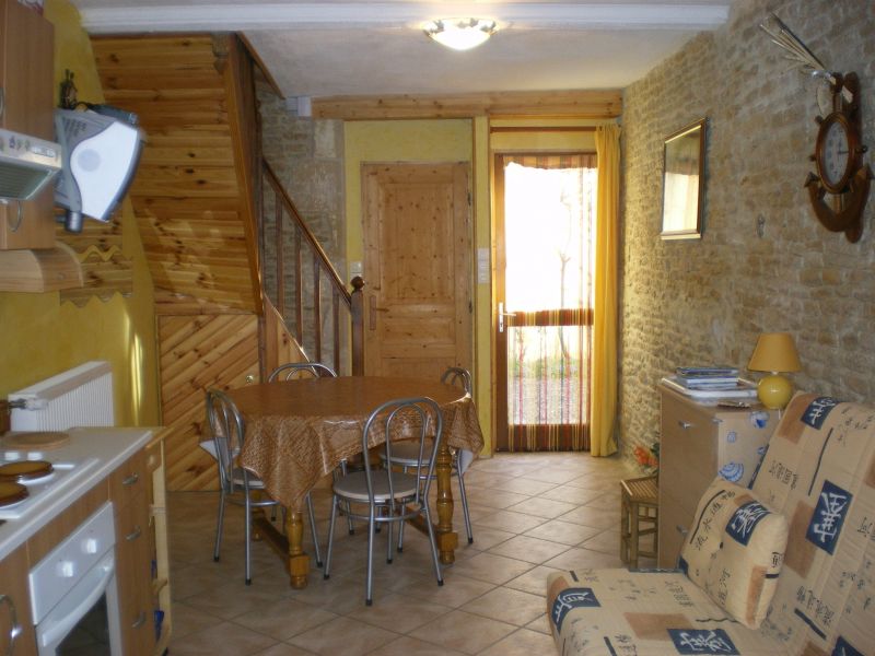 BERNIERES SUR MER MAISON RENOVEE DANS LE BOURG