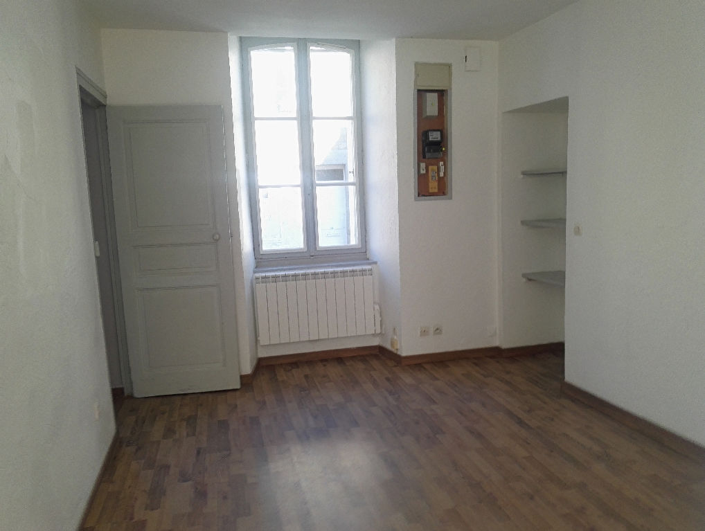 VILLEDIEU Centre - F2 de plain-pied avec jardin