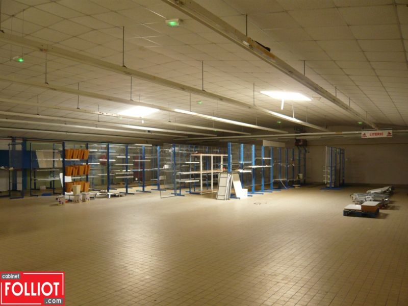 Local commercial Villedieu Les Poeles 1000 m2 couvert