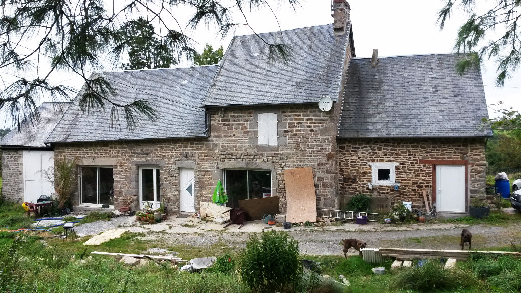 MAISON 5 MIN DE L'A84 AU FOND D'UN CHEMIN