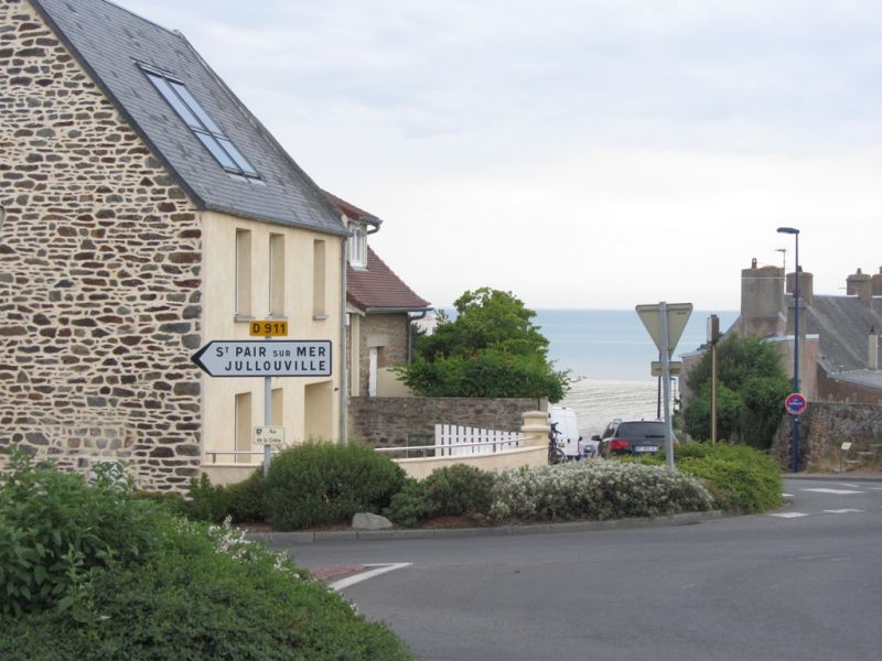 ACHAT/VENTE GRANVILLE A 150 M DE LA MER ET 800 M DES COMMERCES MAISON ENTIEREMENT RENOVEE COMPRENANT 4 CHAMBRES 2 SALLES D'EAU SEJOUR/SALON AVEC CUISINE SEMI OUVERTE BUANDERIE MEZZANINE GARAGE TERRAIN DE 125 M² VUE SUR MER ACHAT/VENTE GRANVILLE A 150 M DE LA MER ET 800 M DES COMMERCES MAISON ENTIEREMENT RENOVEE COMPRENANT 4 CHAMBRES 2 SALLES D'EAU SEJOUR/SALON AVEC CUISINE SEMI OUVERTE BUANDERIE MEZZANINE GARAGE TERRAIN DE 125 M² VUE SUR MER