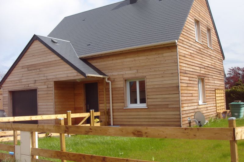 A VENDRE MAISON EN BOIS AVEC TERRAIN DE 400 M2 et GARAGE à LANGRUNE SUR MER A VENDRE MAISON EN BOIS AVEC TERRAIN DE 400 M2 et GARAGE à LANGRUNE SUR MER