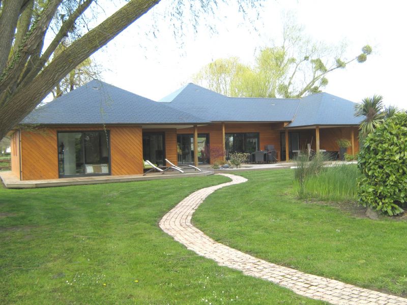Maison Pontorson 6 pièce(s) 230 m2 Maison Pontorson 6 pièce(s) 230 m2