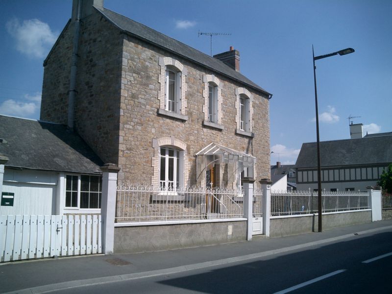 Pontorson, proche commerces Pontorson, proche commerces