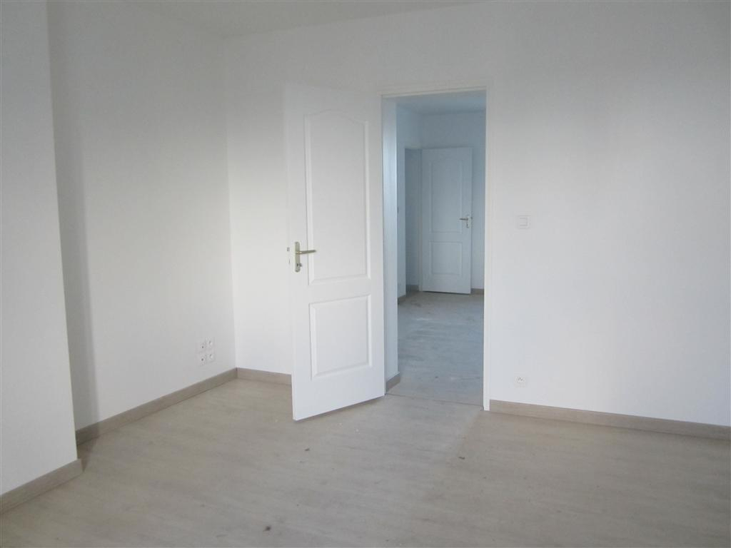 A LOUER - DOL DE BRETAGNE - T3 - 63 m² - PARKING - CELLIER A LOUER - DOL DE BRETAGNE - T3 - 63 m² - PARKING - CELLIER