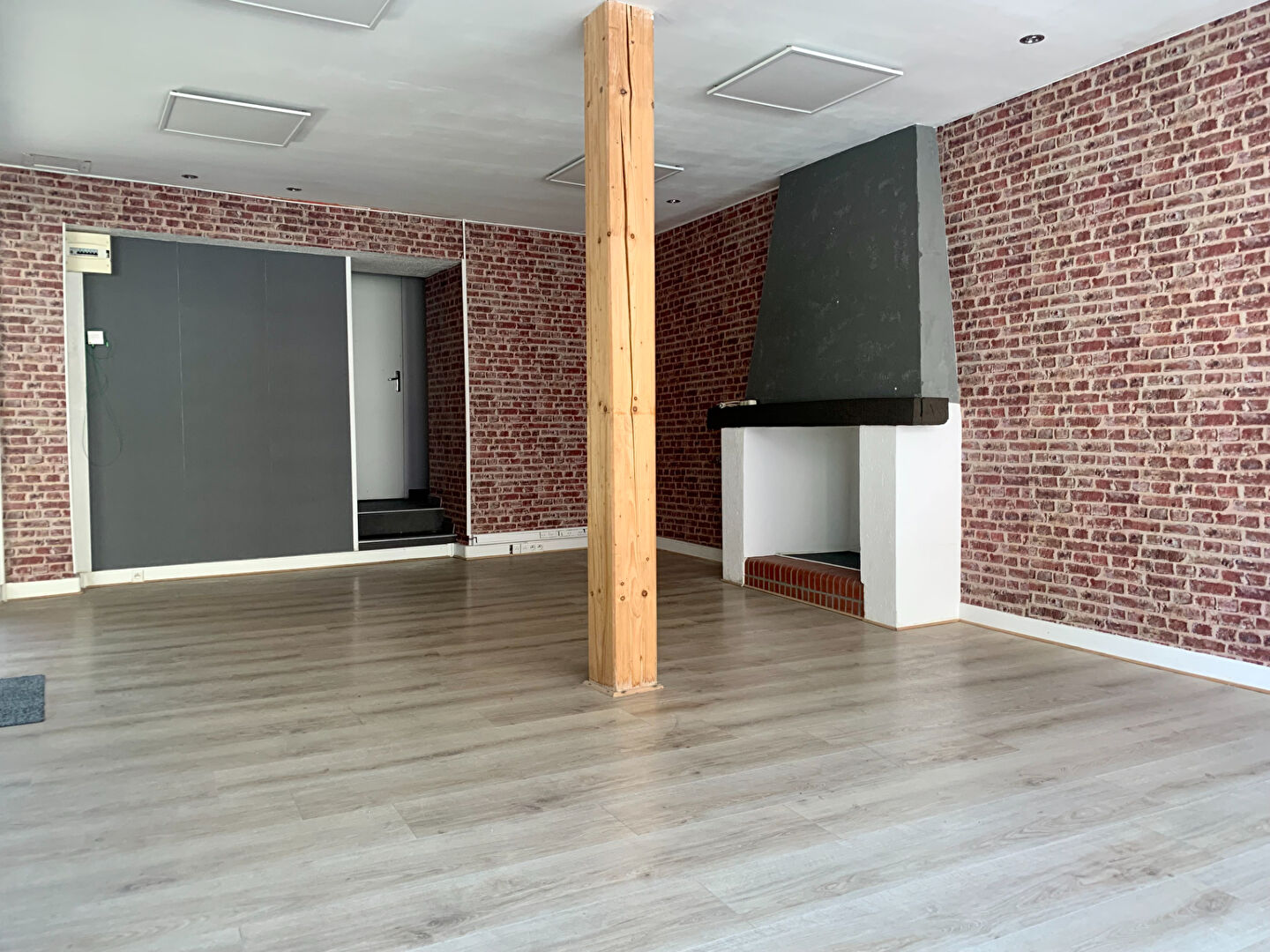 LOCAL COMMERCIAL - CENTRE DOL DE BRETAGNE - 30 m² LOCAL COMMERCIAL - CENTRE DOL DE BRETAGNE - 30 m²
