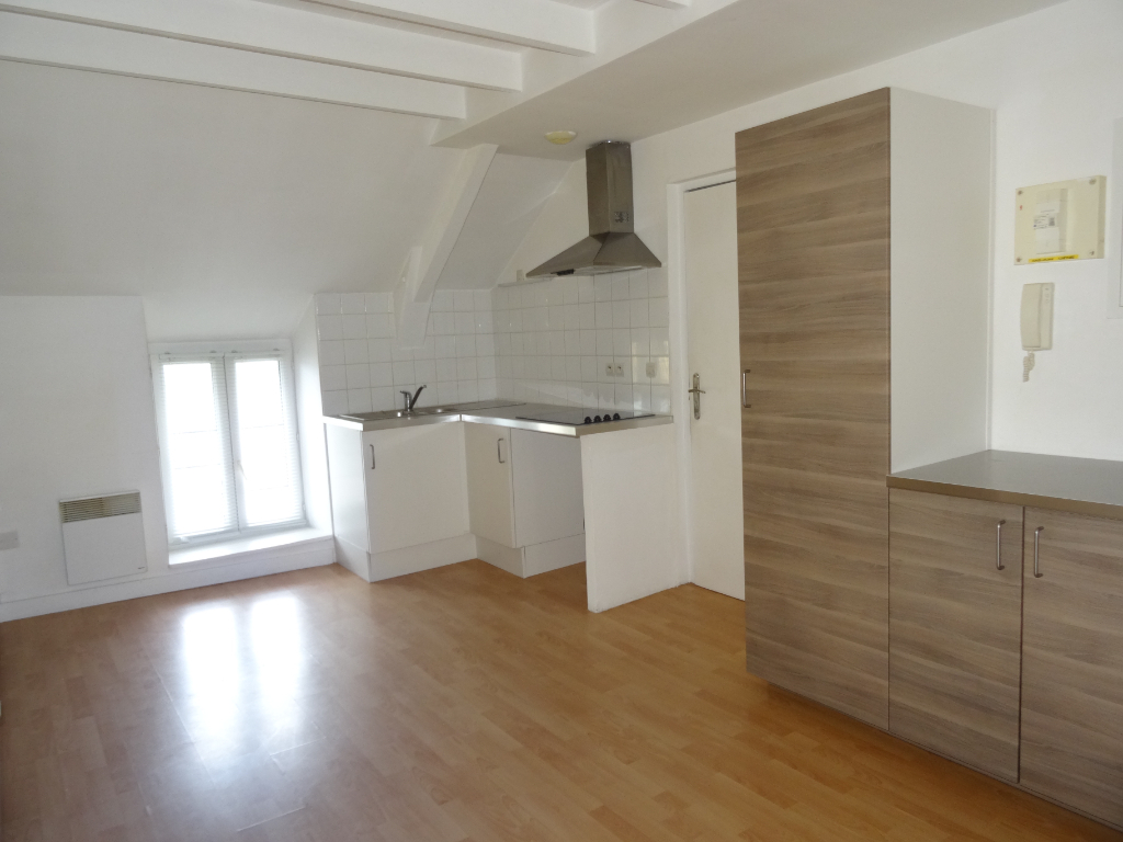 A LOUER - DOL DE BRETAGNE - T1 Bis en duplex - 30 m² - PROCHE GARE A LOUER - DOL DE BRETAGNE - T1 Bis en duplex - 30 m² - PROCHE GARE
