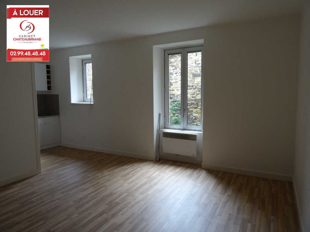 A LOUER - DOL DE BRETAGNE CENTRE - PROCHE GARE - T2 - RDC - 40 m² A LOUER - DOL DE BRETAGNE CENTRE - PROCHE GARE - T2 - RDC - 40 m²