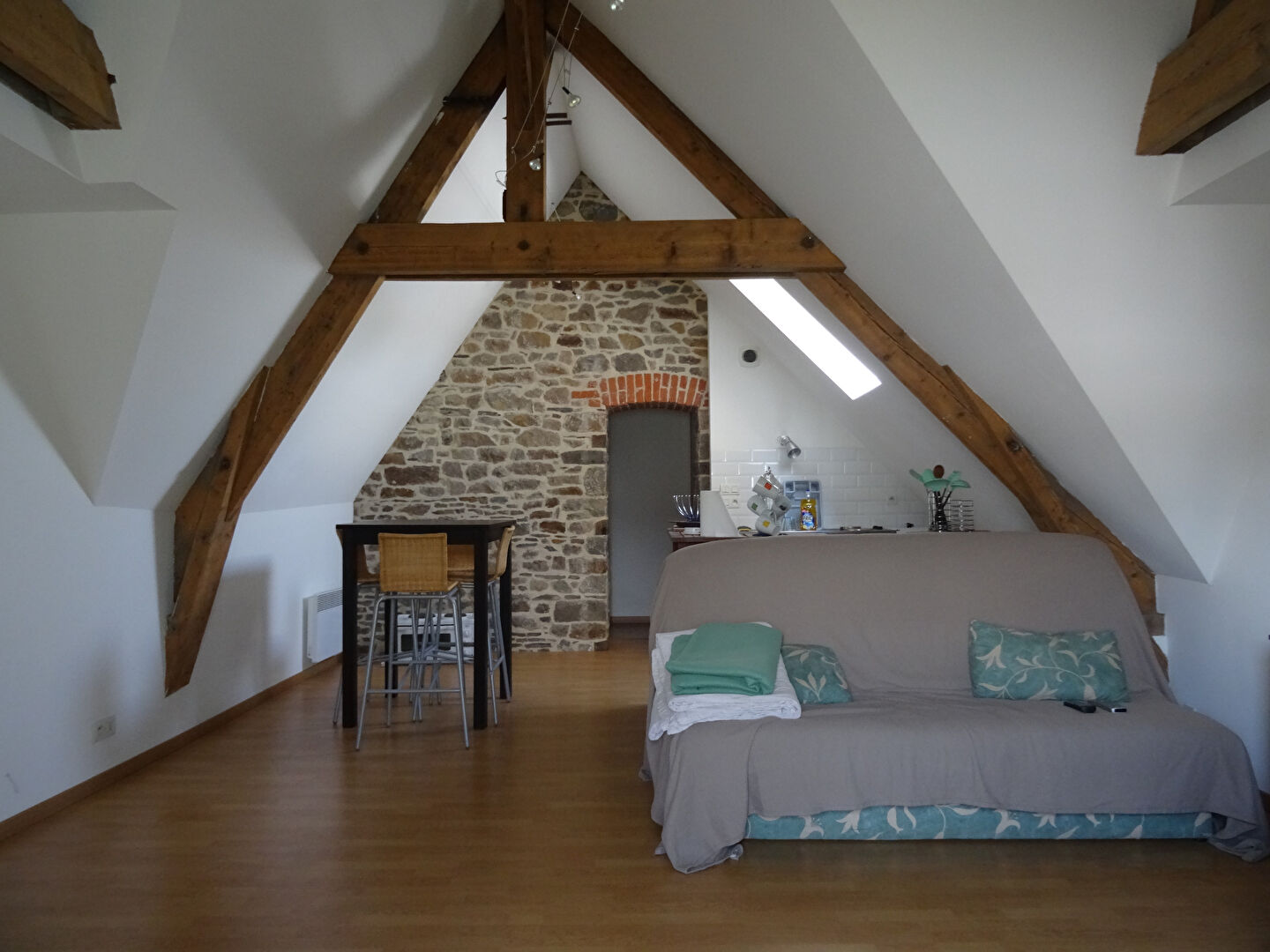 A LOUER - DOL DE BRETAGNE - CENTRE VILLE - STUDIO MEUBLEE - 30 m² - PROCHES COMMERCES A LOUER - DOL DE BRETAGNE - CENTRE VILLE - STUDIO MEUBLEE - 30 m² - PROCHES COMMERCES