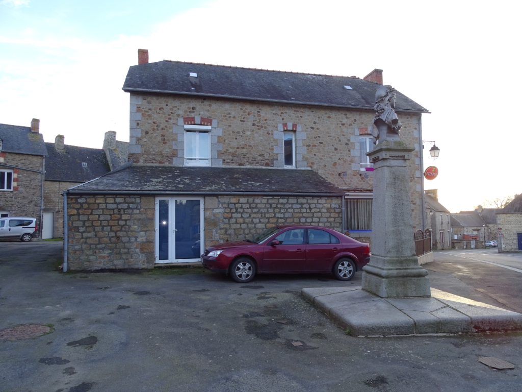 A vendre maison comprenant deux appartements T3 - 35 min de Rennes - 10 min de Sens-de-Bretagne A vendre maison comprenant deux appartements T3 - 35 min de Rennes - 10 min de Sens-de-Bretagne
