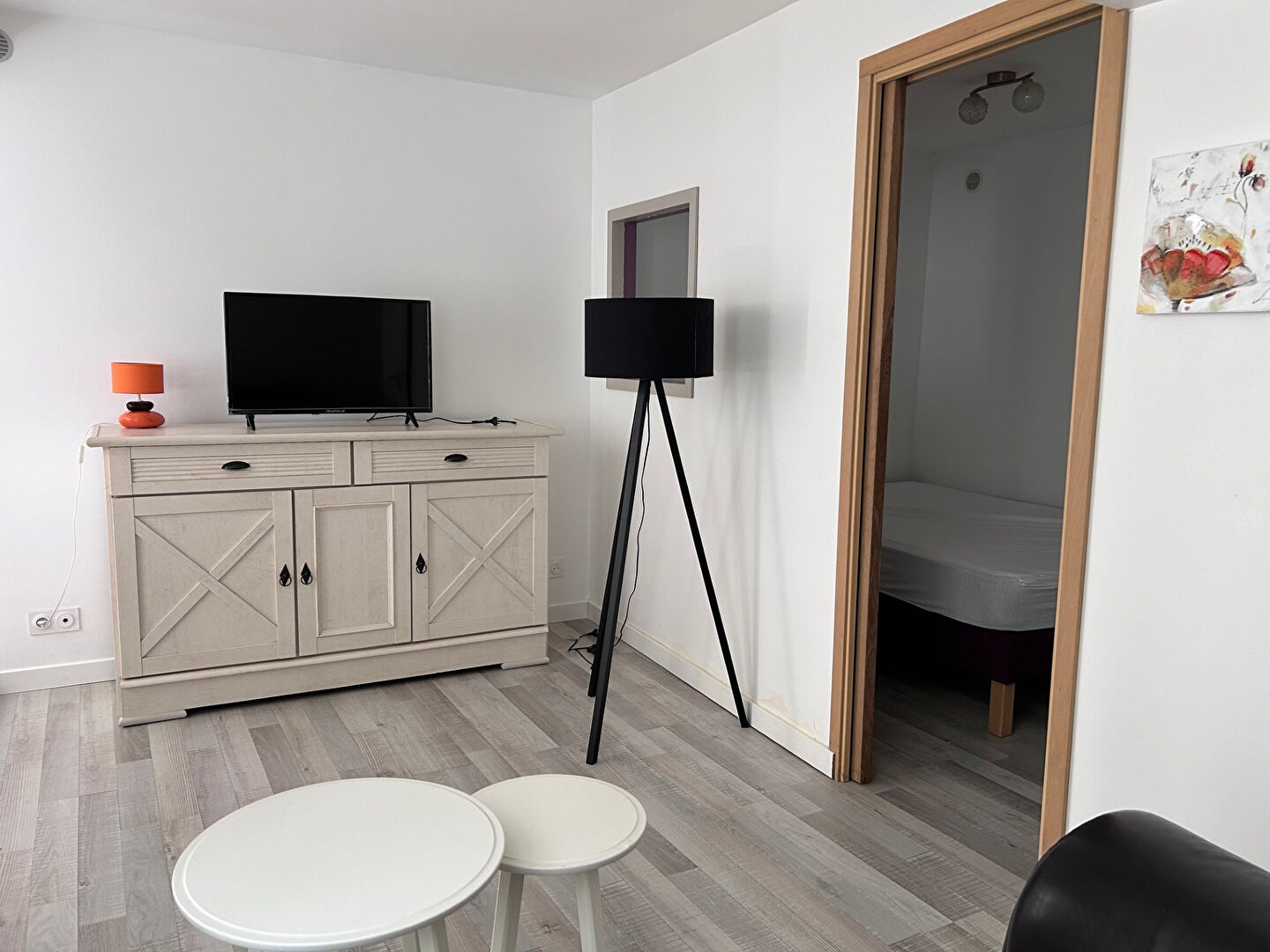 A LOUER - DOL DE BRETAGNE CENTRE VILLE - T1 BIS MEUBLE - 32 m² - A LOUER - DOL DE BRETAGNE CENTRE VILLE - T1 BIS MEUBLE - 32 m² -