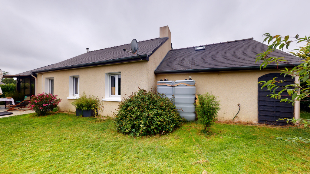 DINGE, Maison traditionnelle de plain-pied édifiée en 1983 sur un terrain de 621 m². DINGE, Maison traditionnelle de plain-pied édifiée en 1983 sur un terrain de 621 m².