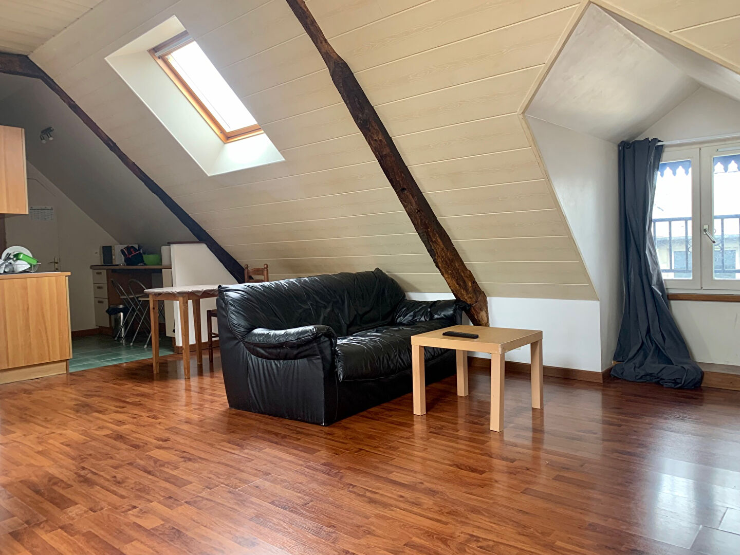 A LOUER - CENTRE DOL DE BRETAGNE - T2 LUMINEUX - 40 m² A LOUER - CENTRE DOL DE BRETAGNE - T2 LUMINEUX - 40 m²