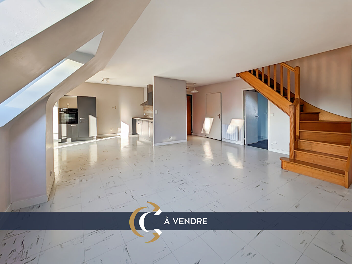 A LOUER - DOL DE BRETAGNE - SPACIEUX T3 DUPLEX - 71 m² - BALCON - CAVE - PARKING A LOUER - DOL DE BRETAGNE - SPACIEUX T3 DUPLEX - 71 m² - BALCON - CAVE - PARKING