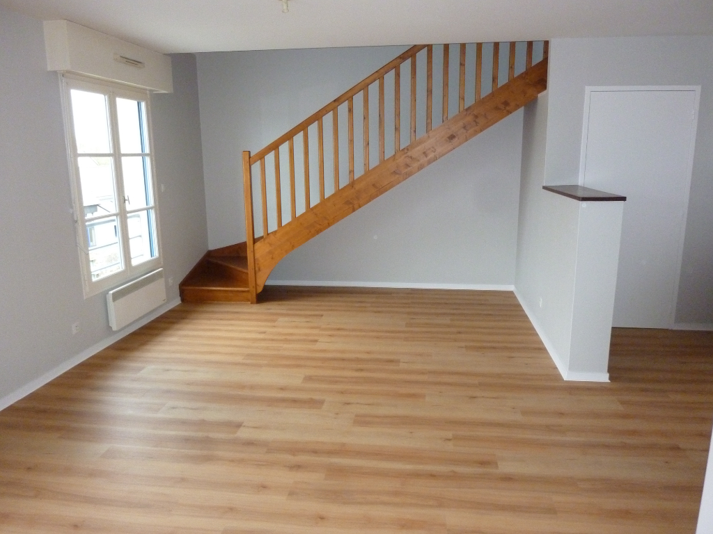 A LOUER - DOL DE BRETAGNE - T3 EN DUPLEX - 72 m² - GARAGE - PARKING A LOUER - DOL DE BRETAGNE - T3 EN DUPLEX - 72 m² - GARAGE - PARKING