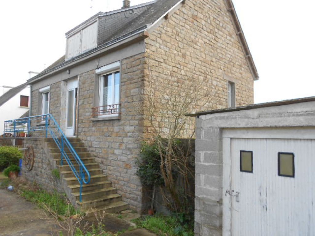 Le centre ville à pied pour cette maison en pierre des années 50, sur sous-sol complet + dépendances. 70 m² hab + potentiel d'aménagement. L'ensemble sur un terrain d'environ 400 m². Prévoir travauxMaison Muzillac 4 pièce(s) 70 m2 Le centre ville à pied pour cette maison en pierre des années 50, sur sous-sol complet + dépendances. 70 m² hab + potentiel d'aménagement. L'ensemble sur un terrain d'environ 400 m². Prévoir travauxMaison Muzillac 4 pièce(s) 70 m2