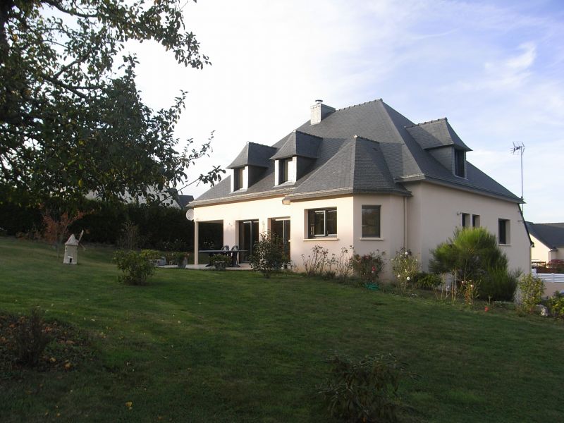 MUZILLAC : belle et vaste maison contemporaine