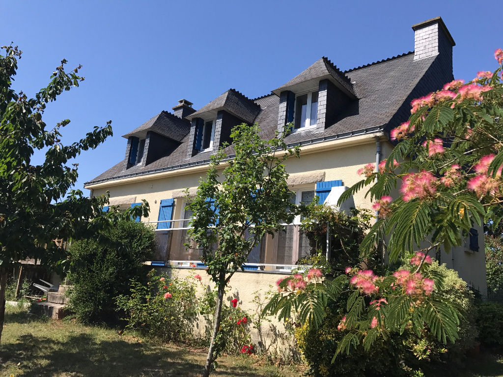 Maison Ambon 6 pièce(s) 140 m2 Maison Ambon 6 pièce(s) 140 m2